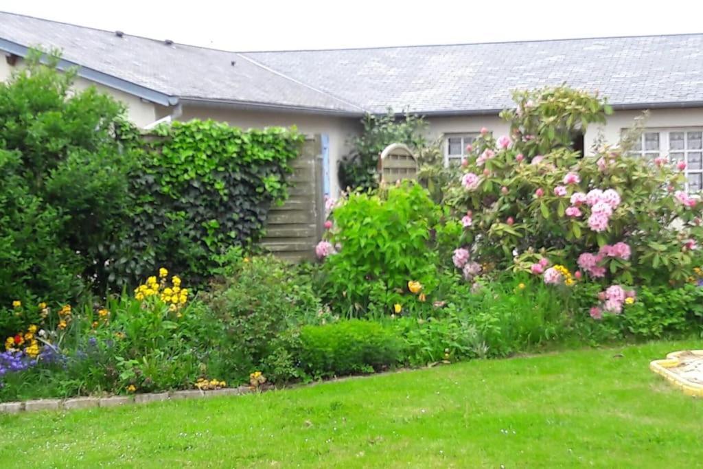 Dependance Au Calme Dans Notre Jardin Villa Saint-Aubin-Des-Preaux Exterior photo